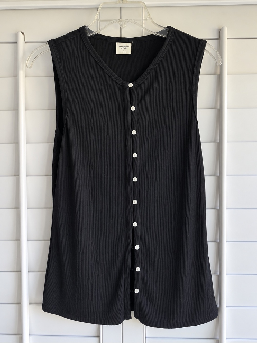 NWOT Abercrombie & Fitch Black Sleeveless Button-Front Ribbed Top Small